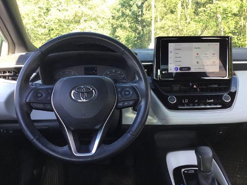 Classic Silver Metallic 2023 Toyota Corolla SE
