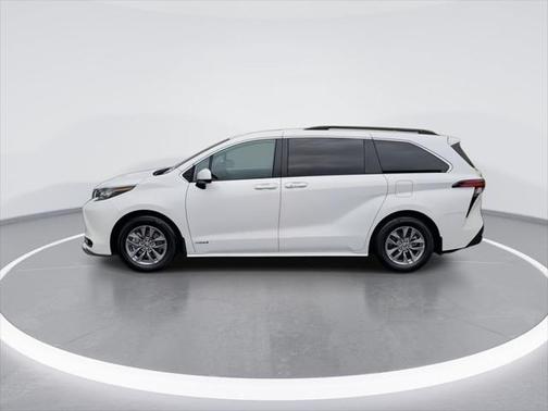 2021 Toyota Sienna LE