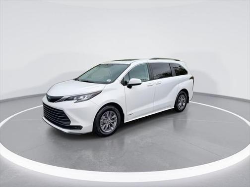 2021 Toyota Sienna LE
