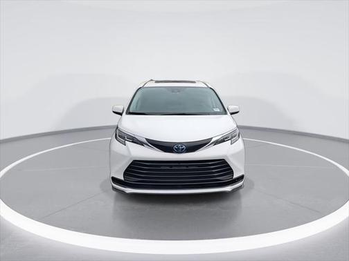 2021 Toyota Sienna LE