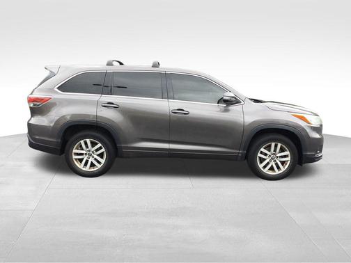 2016 Toyota Highlander LE