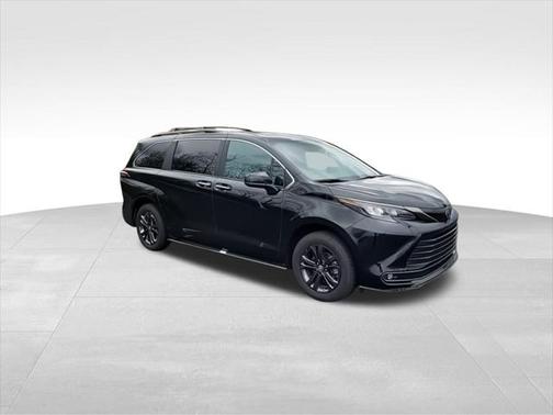 2024 Toyota Sienna Woodland Edition