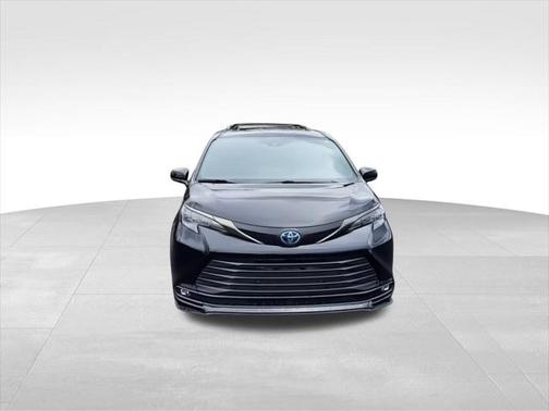 2024 Toyota Sienna Woodland Edition