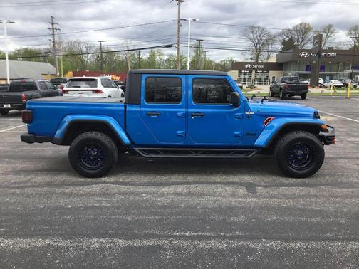 Hydro Blue Pearlcoat 2022 Jeep Gladiator Willys 4x4