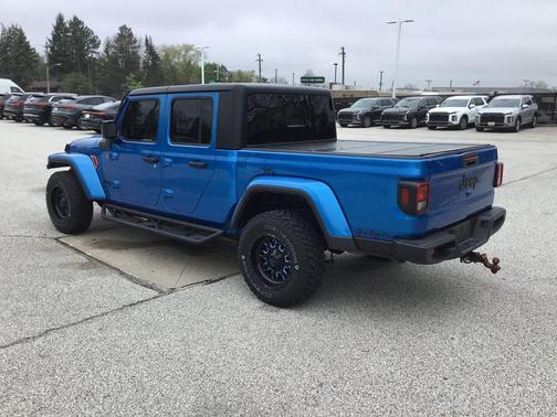 Hydro Blue Pearlcoat 2022 Jeep Gladiator Willys 4x4