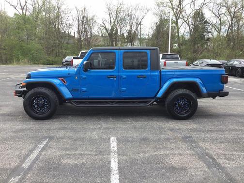 Hydro Blue Pearlcoat 2022 Jeep Gladiator Willys 4x4