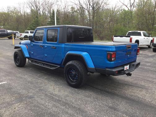 Hydro Blue Pearlcoat 2022 Jeep Gladiator Willys 4x4