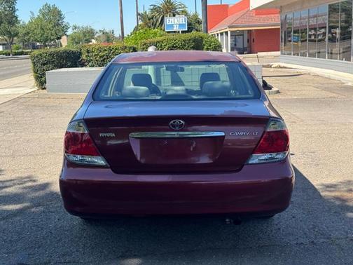 2005 Toyota Camry LE