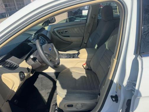 2015 Ford Taurus SE FWD