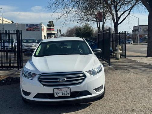 2015 Ford Taurus SE FWD