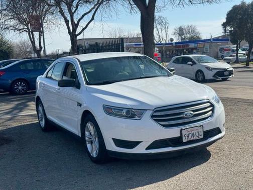 2015 Ford Taurus SE FWD