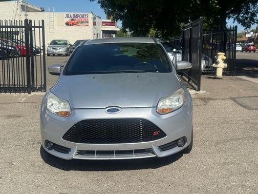 Silver 2014 Ford Focus ST Base