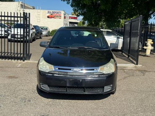 Black 2011 Ford Focus SE