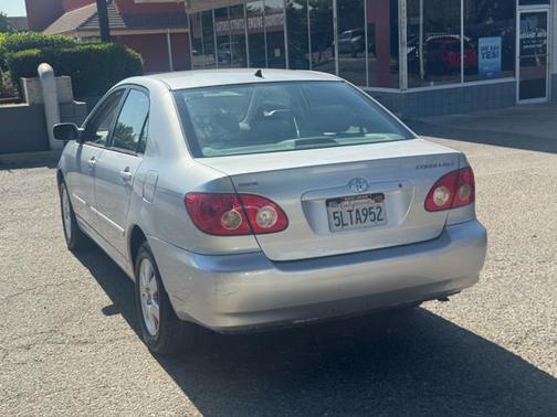 2005 Toyota Corolla LE