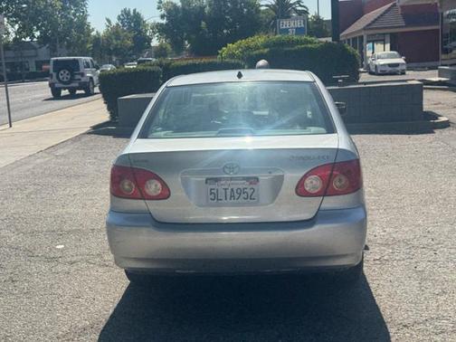 2005 Toyota Corolla LE