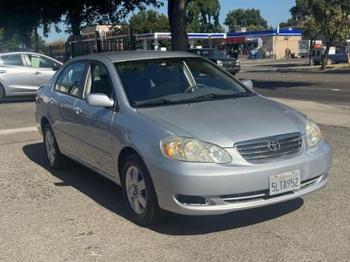 2005 Toyota Corolla LE