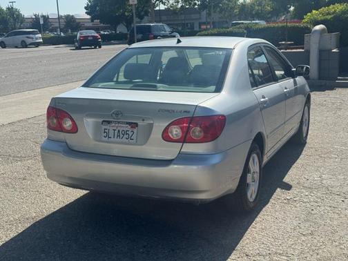 2005 Toyota Corolla LE