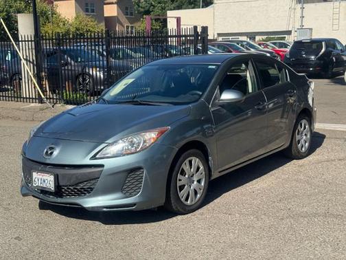Green 2013 Mazda Mazda3 i SV