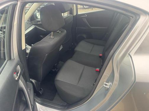 2013 Mazda Mazda3 i Sport