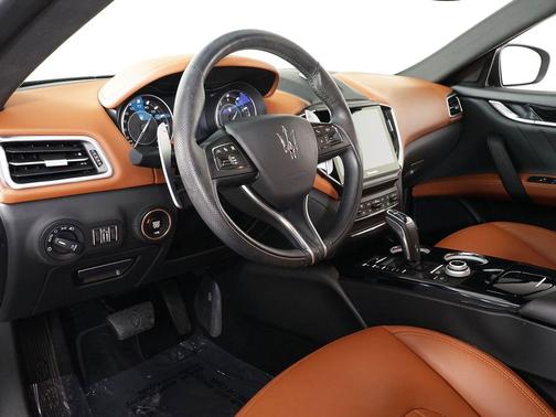 Nero Ribelle Metallic 2023 Maserati Ghibli Modena Q4