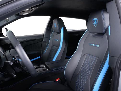 2023 Lamborghini Urus Performante