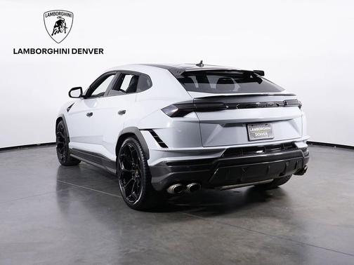 2023 Lamborghini Urus Performante