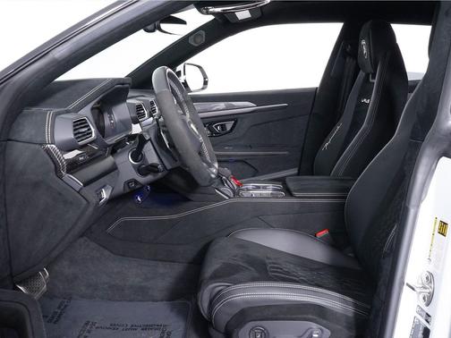 2023 Lamborghini Urus Performante