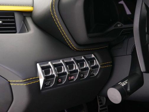 Giallo Spica 2018 Lamborghini Aventador S Base