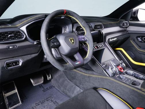 2024 Lamborghini Urus Performante