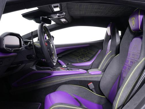 2024 Lamborghini Revuelto Base