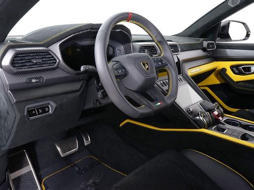 Bianco Monocreus 2024 Lamborghini Urus Performante