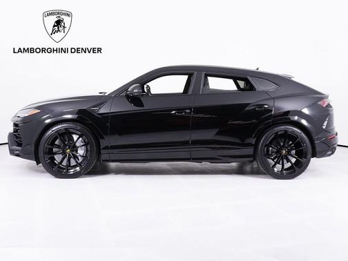 2022 Lamborghini Urus Graphite Capsule