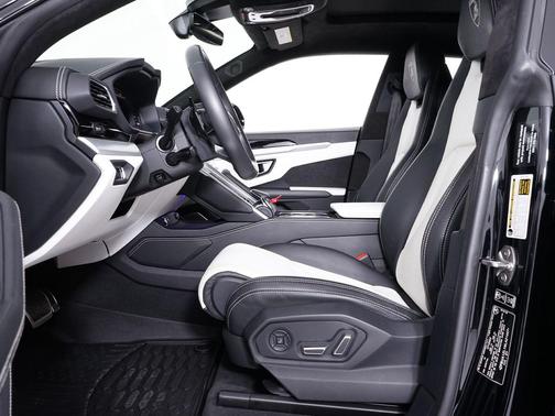 2022 Lamborghini Urus Graphite Capsule