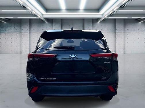Midnight Black Metallic 2022 Toyota Highlander Hybrid Bronze Edition