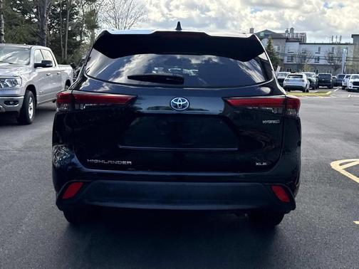 Midnight Black Metallic 2022 Toyota Highlander Hybrid Bronze Edition