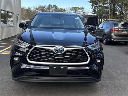 Midnight Black Metallic 2022 Toyota Highlander Hybrid Bronze Edition