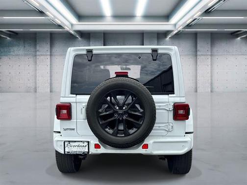 Bright White Clearcoat 2023 Jeep Wrangler Sahara