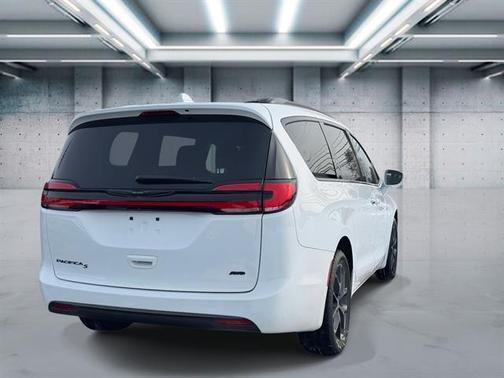 2022 Chrysler Pacifica Touring-L