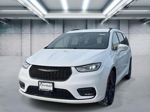2022 Chrysler Pacifica Touring-L