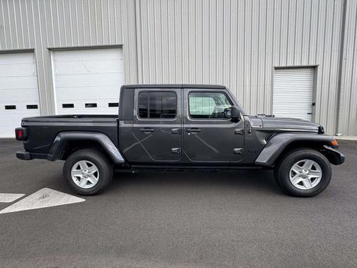 2021 Jeep Gladiator Sport