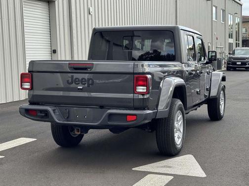 2021 Jeep Gladiator Sport