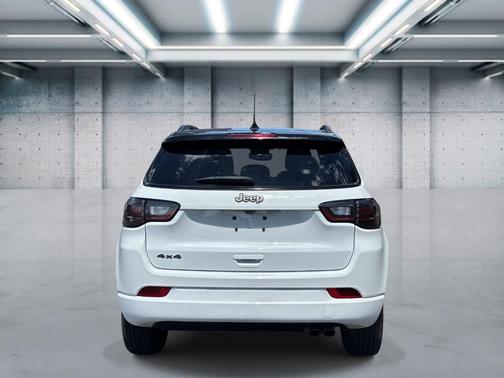 Bright White Clearcoat 2022 Jeep Compass Altitude