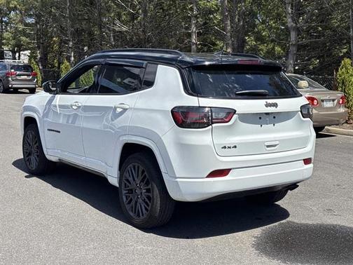 Bright White Clearcoat 2022 Jeep Compass Altitude