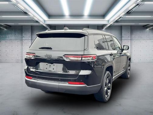 2022 Jeep Grand Cherokee L Laredo