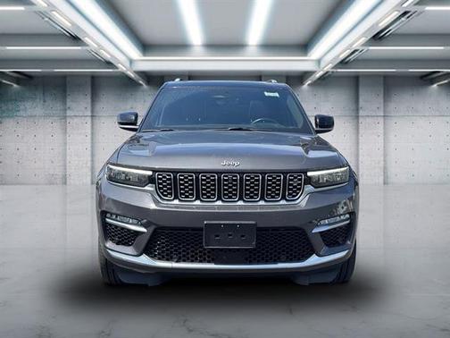 2022 Jeep Grand Cherokee Summit