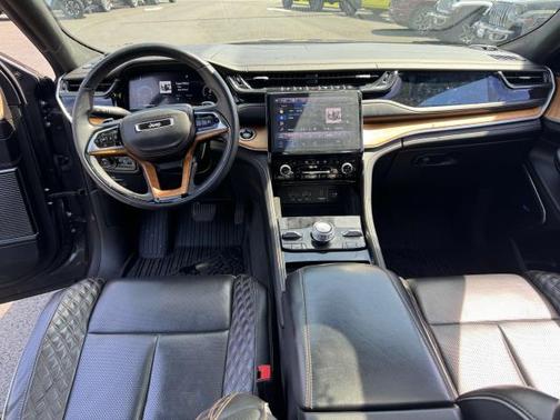 2022 Jeep Grand Cherokee Summit