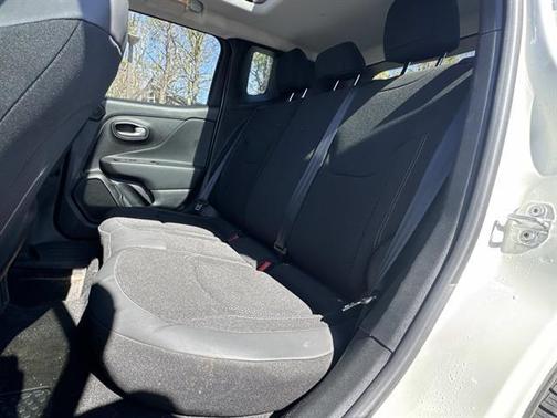 Alpine White 2023 Jeep Renegade Altitude