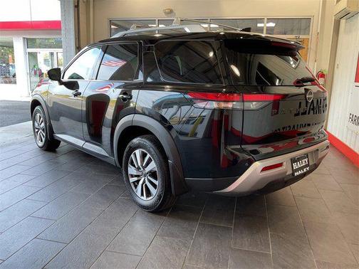 2023 Nissan Pathfinder SL FWD