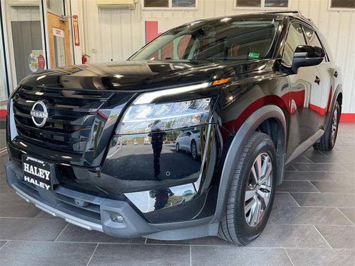 2023 Nissan Pathfinder SL FWD