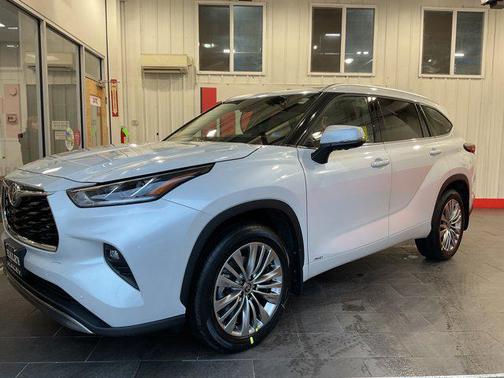 2026 Toyota Highlander Hybrid Platinum